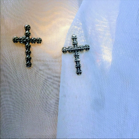 Skull Cross Earrings - Picture 4 of 8